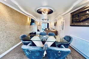 Interior - 13 Guests - Free Parking - Manchester House (Manchester)