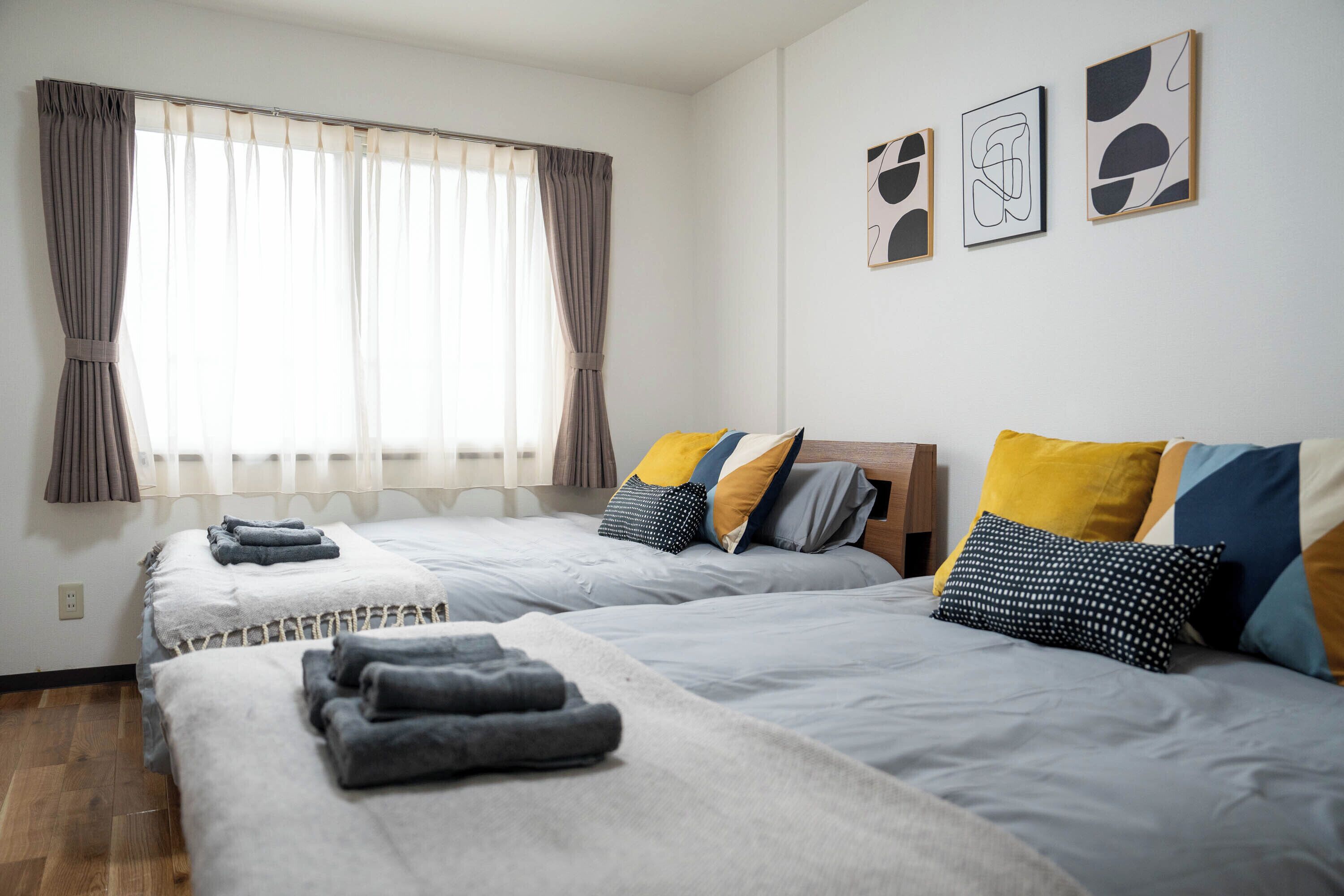 2 bedrooms, iron/ironing board, free WiFi