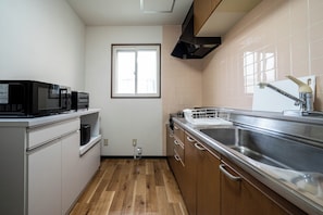 Fridge, microwave, stovetop, electric kettle - LABRADORITE (Sapporo)