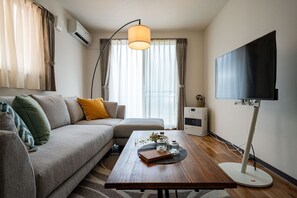 Τηλεόραση με επίπεδη οθόνη