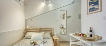Lasta 25 Lošinj Town Twin Room, Mali Lošinj, Croatia
