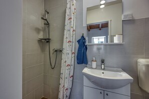 Ducha, secador de pelo, toallas