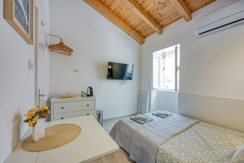Lasta 25 Lošinj Town Twin Room, Mali Lošinj, Croatia
