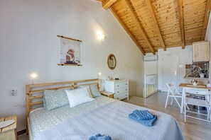 Iron/ironing board, free WiFi, bed sheets - Lasta 30 Lošinj Town Studio Apartment, Mali Lošinj, Croatia (Mali Lošinj)