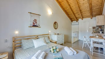 Iron/ironing board, free WiFi, bed sheets