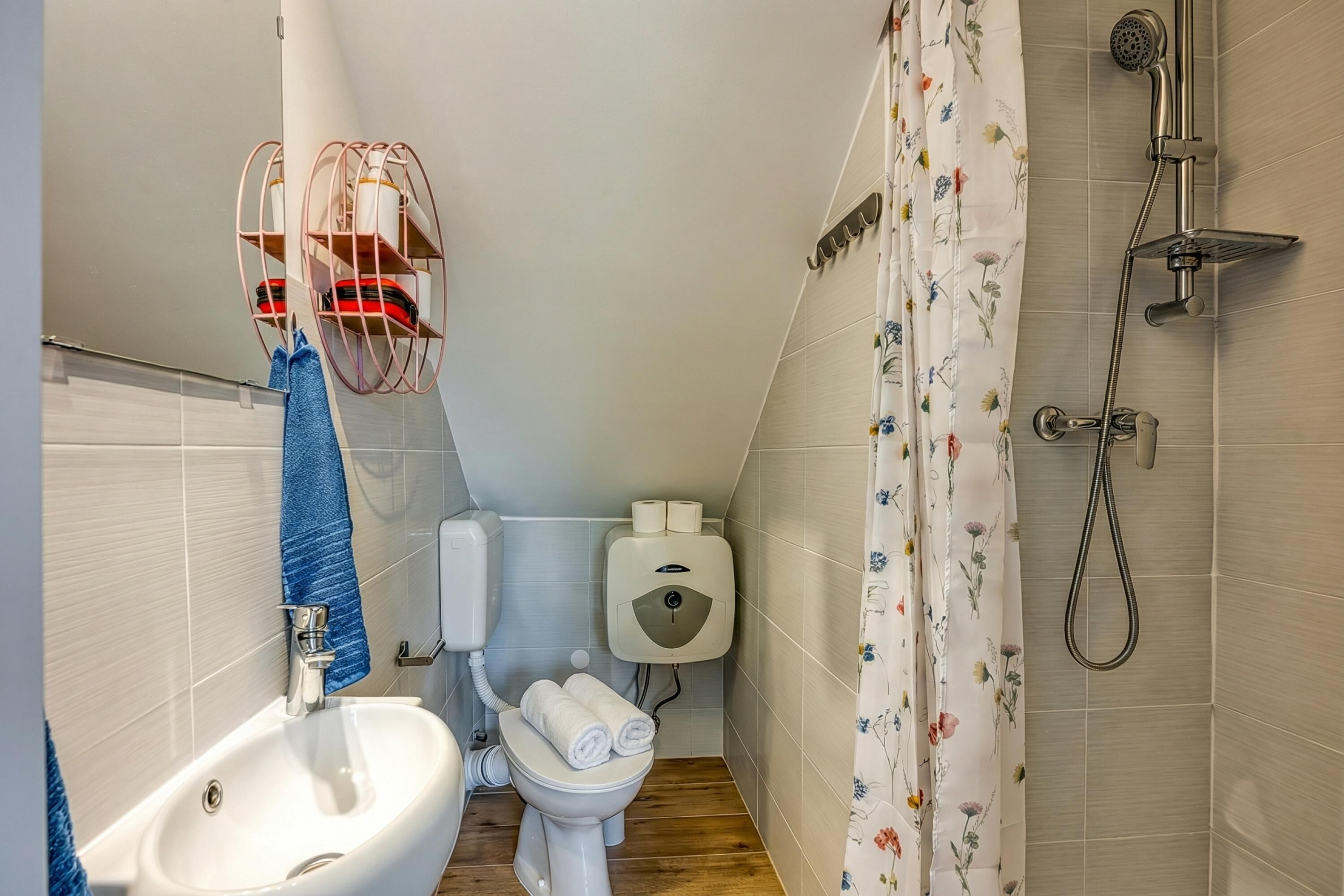 Dusche, Haartrockner, Handtücher