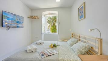 Iron/ironing board, WiFi (free), bed sheets