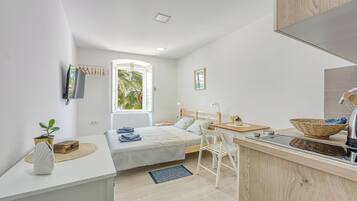 Iron/ironing board, free WiFi, bed sheets