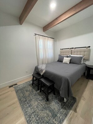 3 soverom, strykejern/-brett, wi-fi og sengetøy