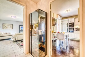 Dining - Appartement Le Sambora, St Raphael, France (St Raphael)