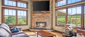 Barn! Golf Sim/Theater, Bunk Slide, Mini Golf, Hot Tub, Saloon Bar, Firepit!