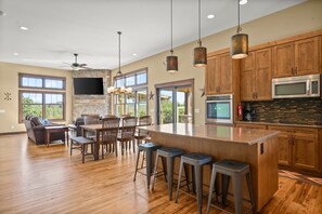 Fridge, microwave, oven, stovetop - Barn! Golf Sim/Theater, Bunk Slide, Mini Golf, Hot Tub, Saloon Bar, Firepit! (Marcellus)