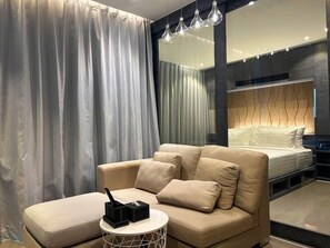 ทีวีจอแบน