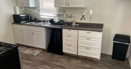 Charming 2-bedroom house with AC, WiFi in brilliant Detroit