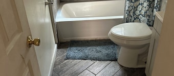 Charming 2-bedroom house with AC, WiFi in brilliant Detroit