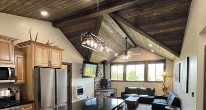 Welcoming brand new 3-bedroom house in Alpine