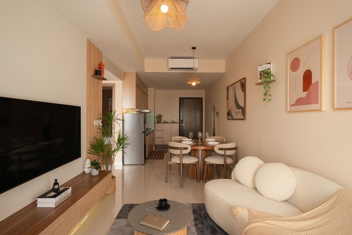 Deluxe Apartment, 2 Bedrooms, Kitchen, City View | Living area
