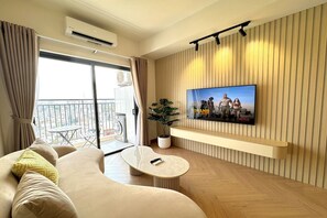 35-inch Smart TV with digital channels, offices