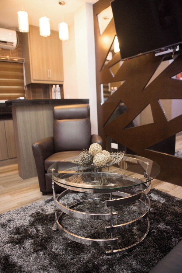 Luxury Suite, Balcony | Living area | TV - Extension Grand Centra (Angeles City)