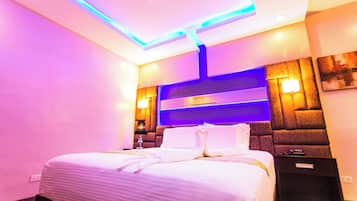 Luxury Suite, Balcony | 1 bedroom, desk, laptop workspace, soundproofing
