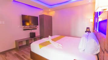 Luxury Suite, Balcony | 1 bedroom, desk, laptop workspace, soundproofing