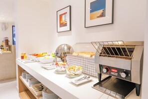 Frukostbuffé varje dag (THB 188 per person)