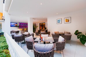 Bar (on property) - The One Cozy Living (Pattaya)