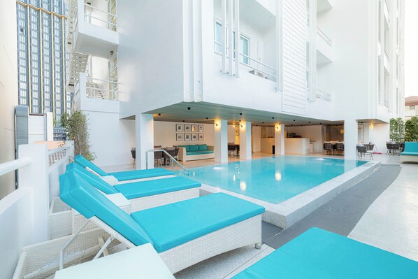 Outdoor pool - The One Cozy Living (Pattaya)