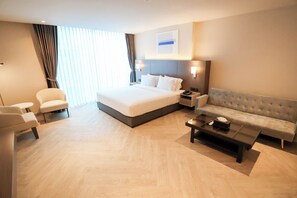 Junior Suite, City View | In-room safe, desk, blackout drapes, free WiFi - The One Cozy Living (Pattaya)