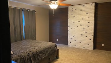 4 habitaciones, tabla de planchar con plancha, wifi y ropa de cama