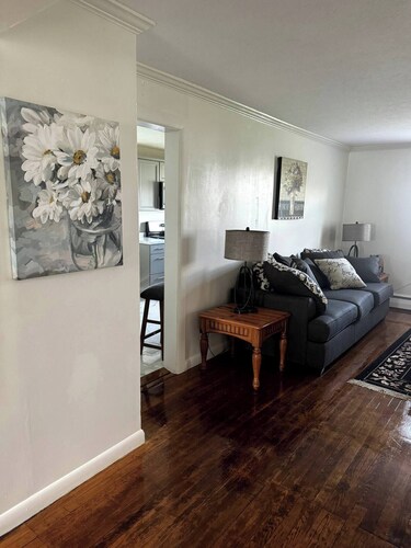 Welcome to The Tennerton House-Charming 2-bedroom with AC and WiFi in Buckhannon