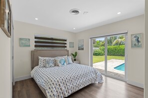 3 bedrooms, iron/ironing board, free WiFi, bed sheets - Imperial Point Pool House! (Fort Lauderdale)