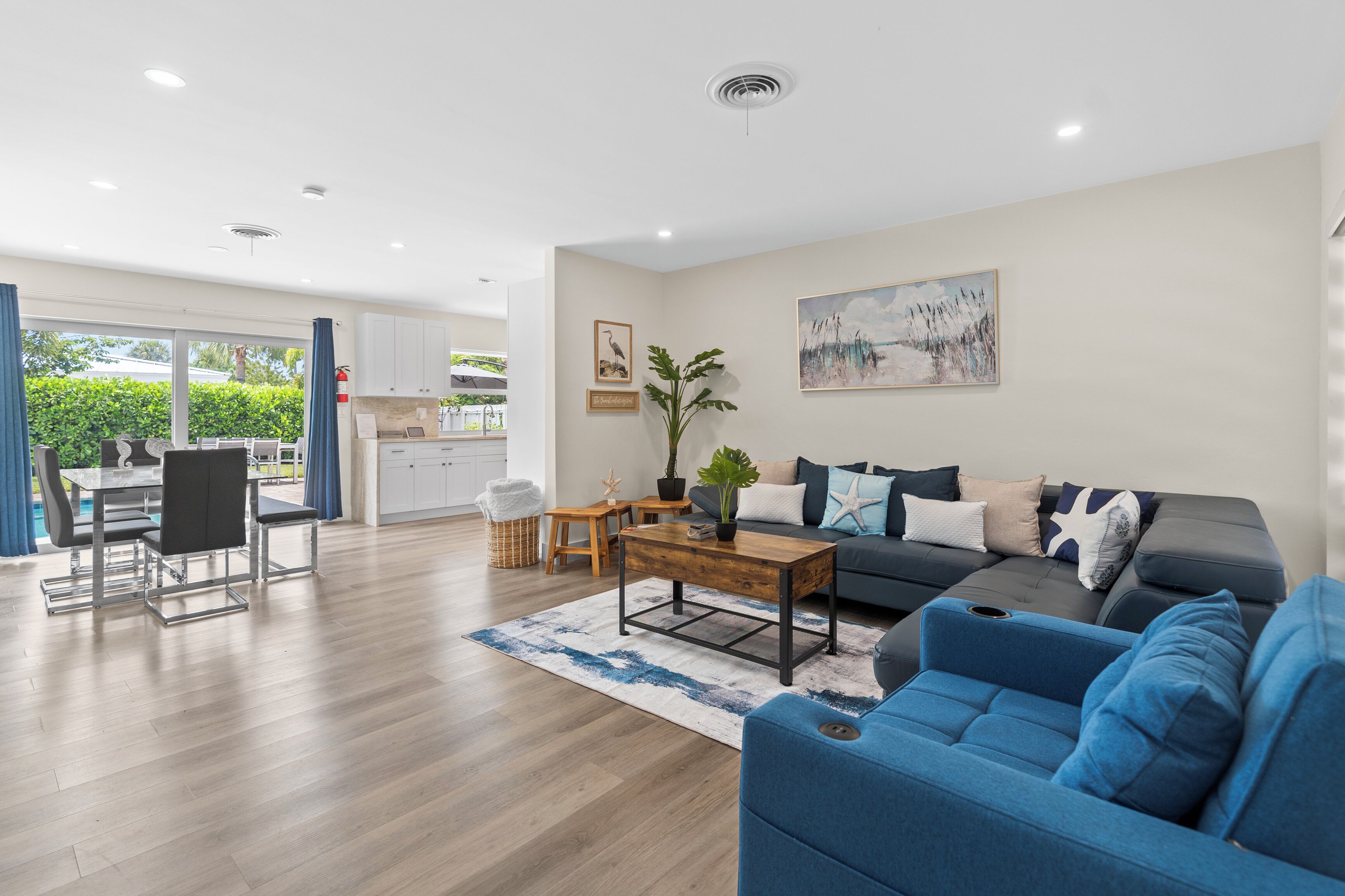 Televisor intel·ligent i llibres 