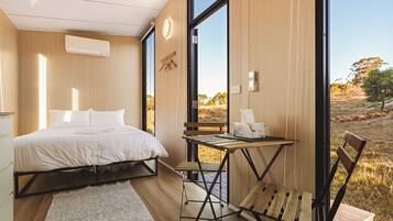 1 bedroom, bed sheets