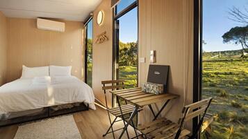 1 bedroom, bed sheets