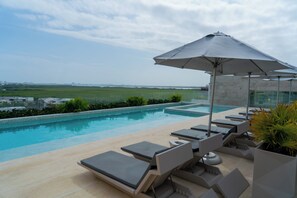 Pool - The Double View - Lavish Ocean View Condo (Cancun)