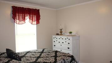 3 bedrooms, iron/ironing board, WiFi, bed sheets