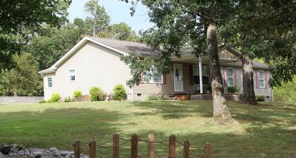 Sleeps 6, rural, tranquil.