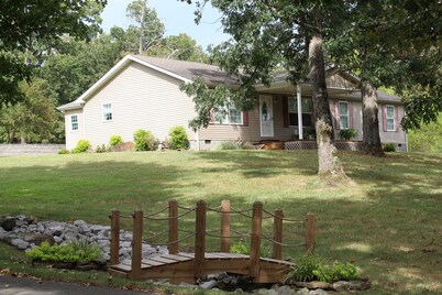 Sleeps 6, rural, tranquil.