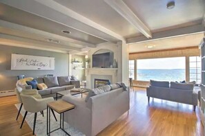 TV, fireplace, offices