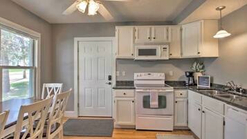 Réfrigérateur, micro-ondes, four, lave-vaisselle