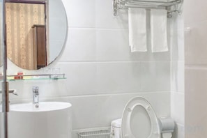 Bathroom - Kunming Sanxin Serviced Apartment Hotel (Binjiang Junyuan) (Kunming)
