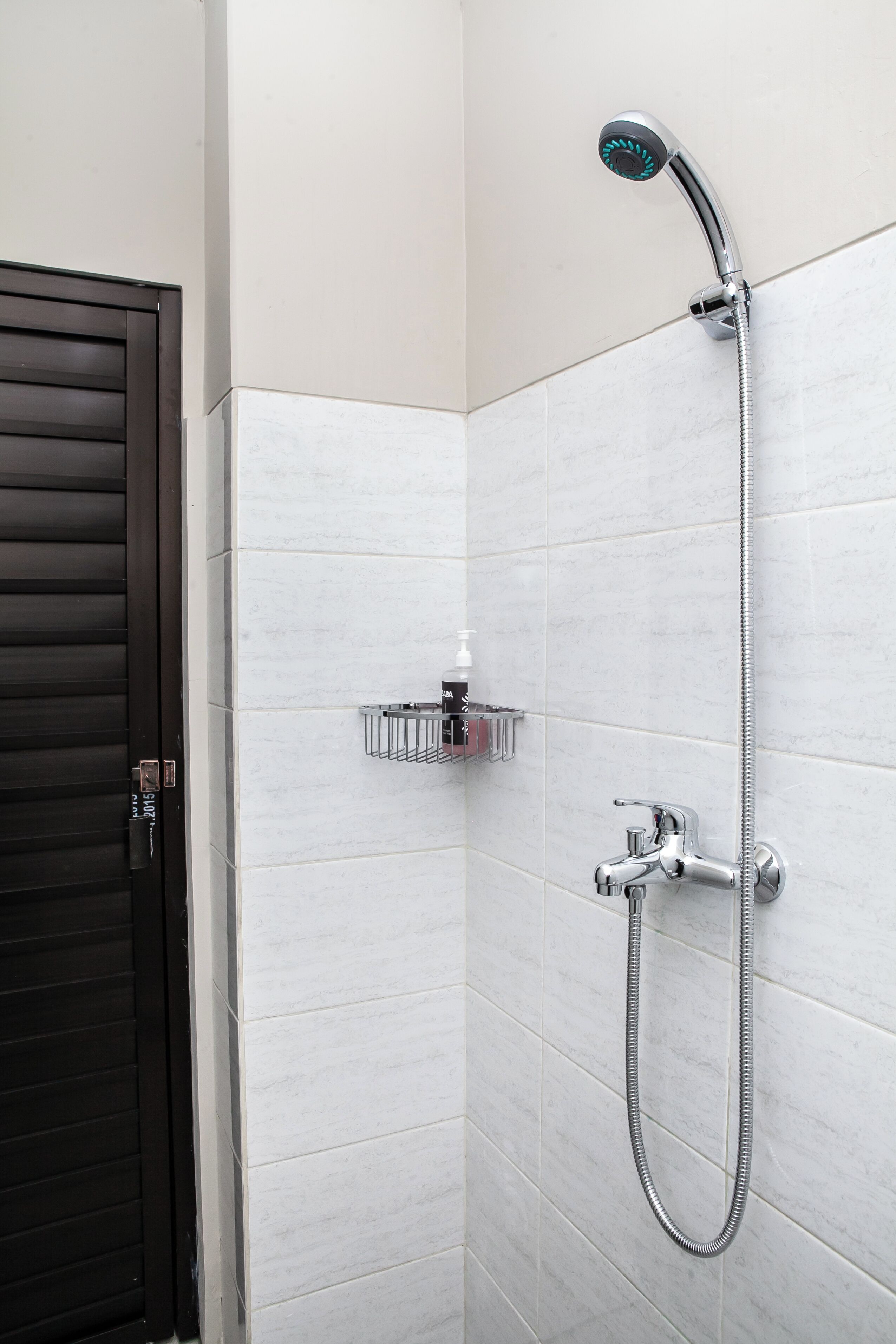 Standard Double Room | Bathroom | Shower, towels, soap, shampoo