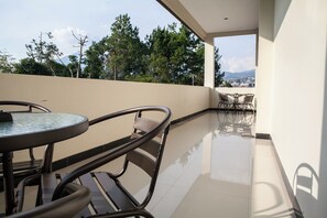 Terrace/patio - Saba Ayu Guest House (Parongpong)