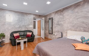 1 bedroom, free WiFi, bed sheets