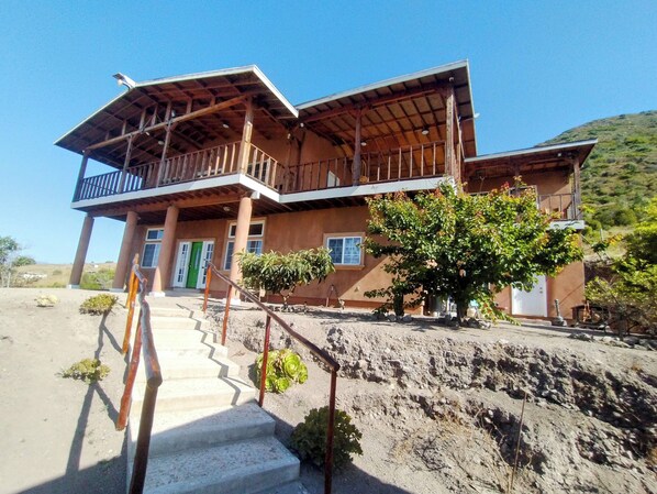 Exterior - CASA MIRAMAR Peaceful
 5-bedroom home 7 bathroom in delightful Esteban Cantu. (Esteban Cantu)