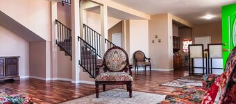 CASA MIRAMAR Peaceful
spacious 5-bedroom home in delightful Esteban Cantu