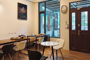 Unclassified image, 2 of 8, button - Fish Pointy B&B (Nantou)