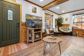 Smart-TV, Kamin, Videospiele, DVD-Player