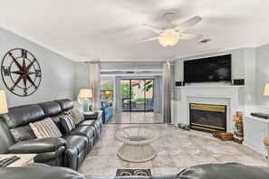 Een smart-tv en een open haard